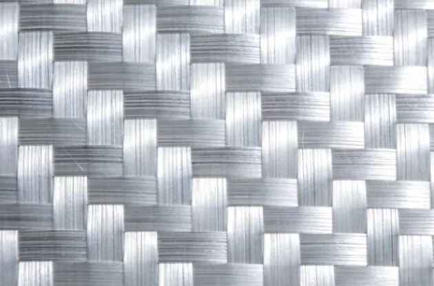 Для чого використовується килимок зі скловолокна в сендвіч-панелях?